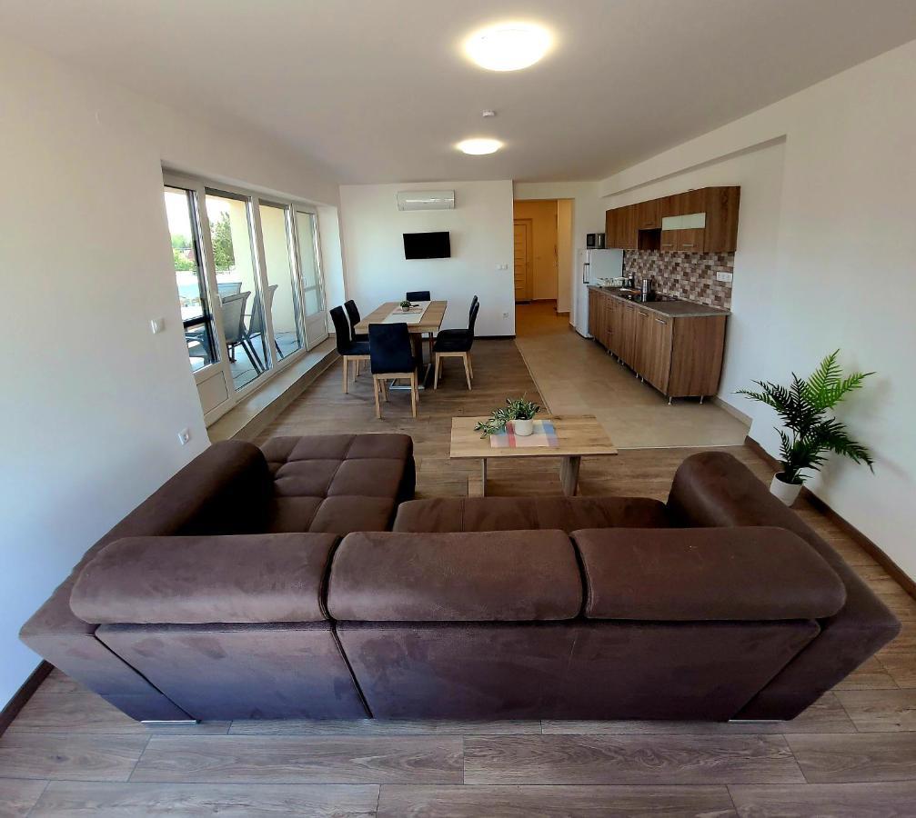Zea Apartmanhaz Balatonfenyves Exterior foto